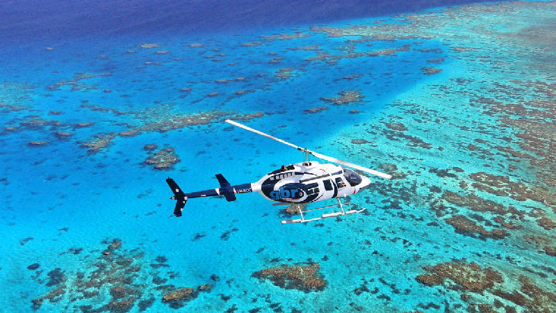 Experience the grandeur of the Great Barrier Reef by air!